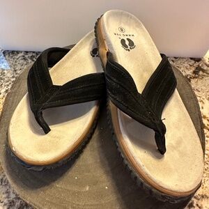 Hang Ten Flip Flops with Black Leather Straps - Size 8.